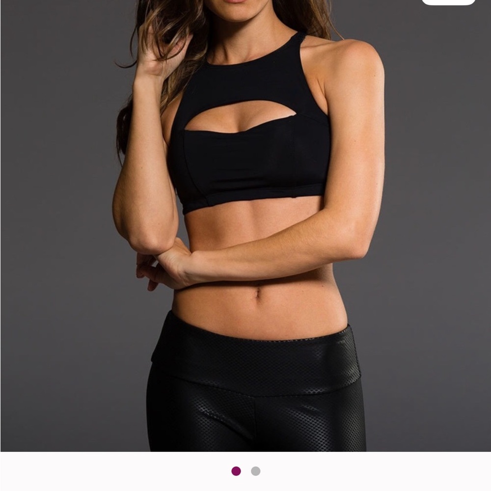 Onzie Black Cutout open back Sports Bra - yoga - Small